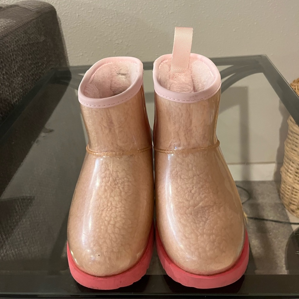 Uggs - Picture 2 of 5
